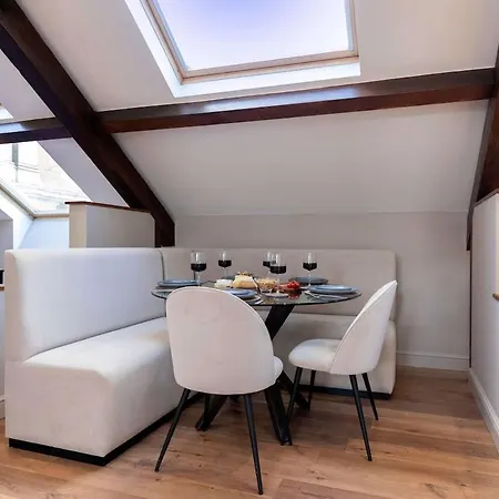Apartment The Belfry Lookout! With Free Onsite Parking! *