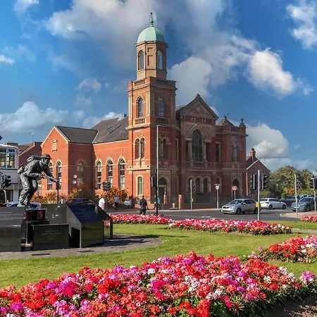 Apartment The Belfry Lookout! With Free Onsite Parking! Middlesbrough